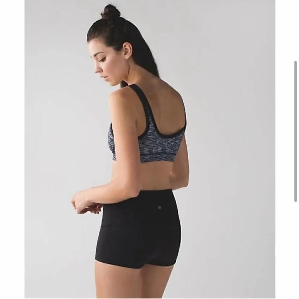 Lululemon Zipper-Front Drop It Like It's Hot Bra - Picture 3 of 10